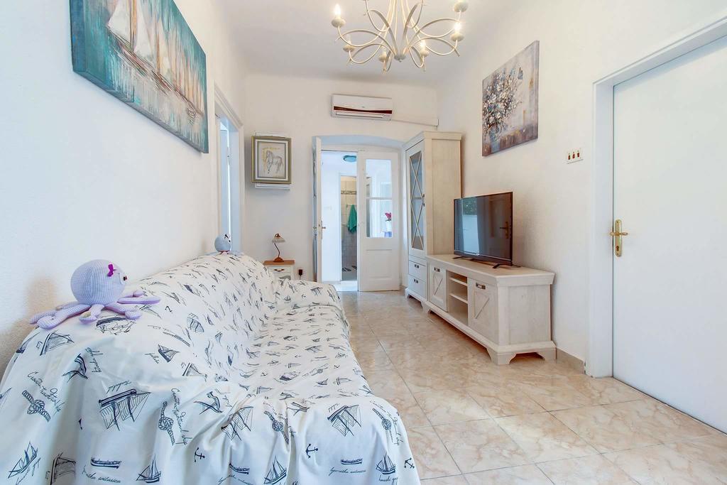 Narcis Central Apartment With Sea & City Views Veli Lošinj Buitenkant foto