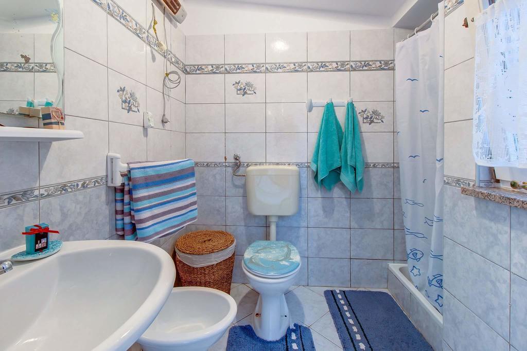 Narcis Central Apartment With Sea & City Views Veli Lošinj Buitenkant foto